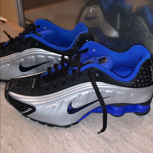 blue and silver nike shox